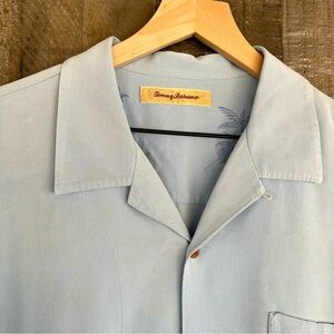 Tommy Bahama ~ Men’s Button Down Polo ~ Light Blue ~ Large ~ 100% Silk